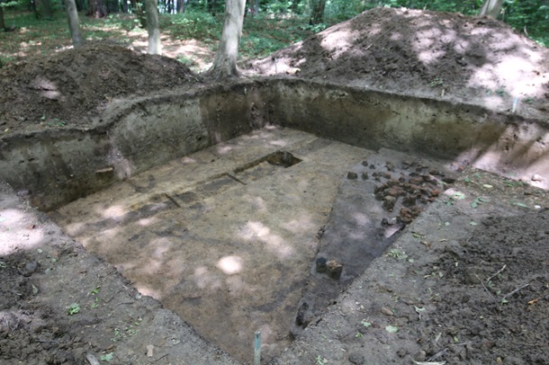 На Львівщині знайшли залишки давньої оборонної споруди