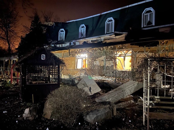 Екс-глава Роскосмосу Рогозін поранено під час обстрілу готелю в Донецьку (фото, відео)