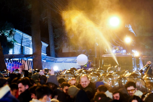 Граждане Грузии протестуют против принятия законопроекта об 