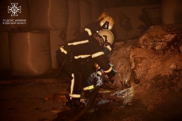 В Одессе произошел пожар на складе