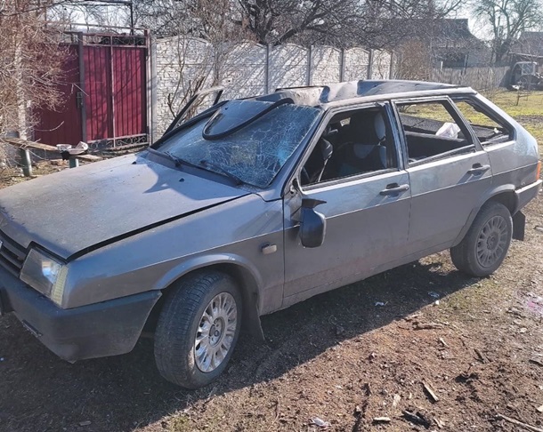 В Днепропетровской области российский дрон попал в авто, двое раненых