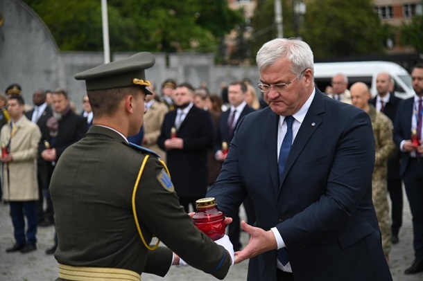 Во Львов прибыли делегации 35 стран и главный дипломат ЕС Во Львов прибыли делегации 35 стран и главный дипломат ЕС