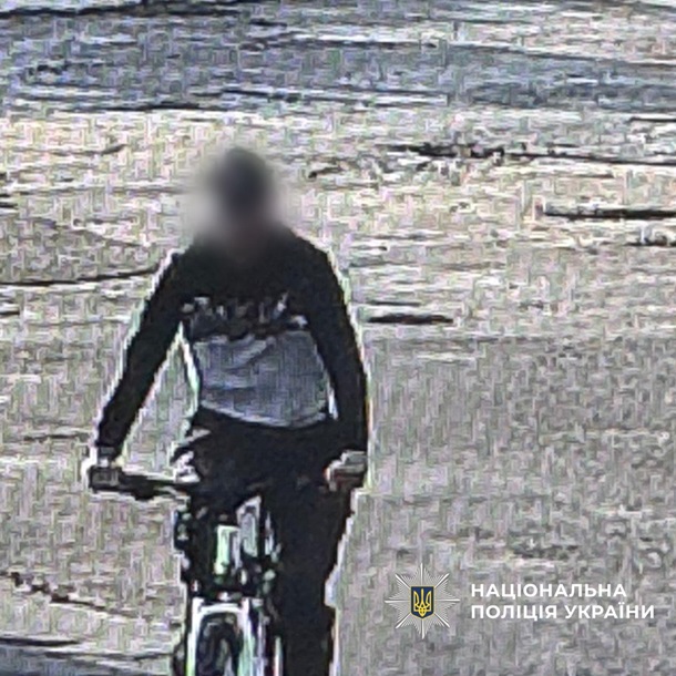 Под Харьковом мужчина изнасиловал 15-летнюю девушку на кладбище Под Харьковом мужчина изнасиловал 15-летнюю девушку на кладбище