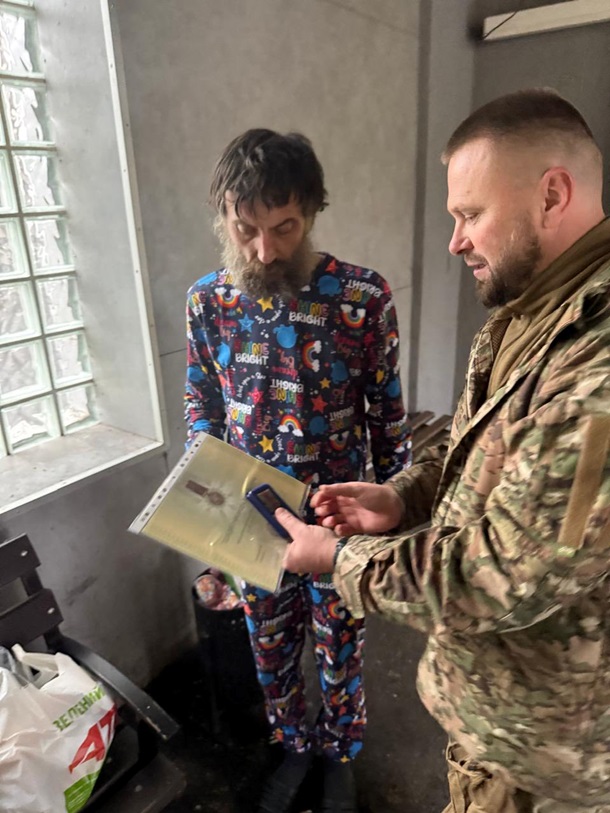 Удерживали позицию более 160 дней: Зеленский наградил двух воинов