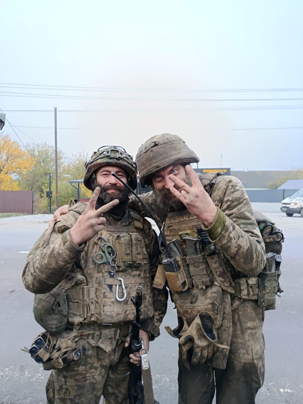 Удерживали позицию более 160 дней: Зеленский наградил двух воинов