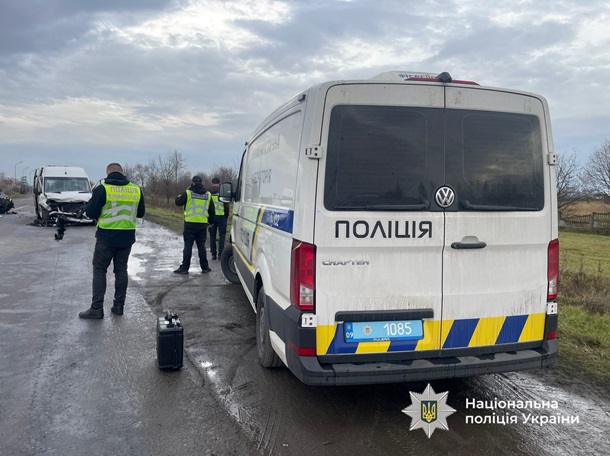 На Прикарпатье автобус столкнулся с легковушкой: один человек погиб, восемь пострадали На Прикарпатье автобус столкнулся с легковушкой: один человек погиб, восемь пострадали