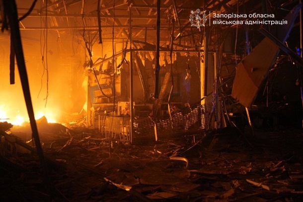 Российские дроны атаковали Запорожье: загорелся торговый центр Российские дроны атаковали Запорожье: загорелся торговый центр