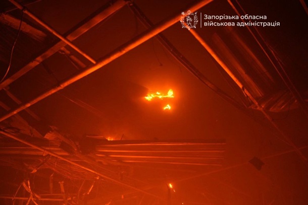 Российские дроны атаковали Запорожье: загорелся торговый центр Российские дроны атаковали Запорожье: загорелся торговый центр