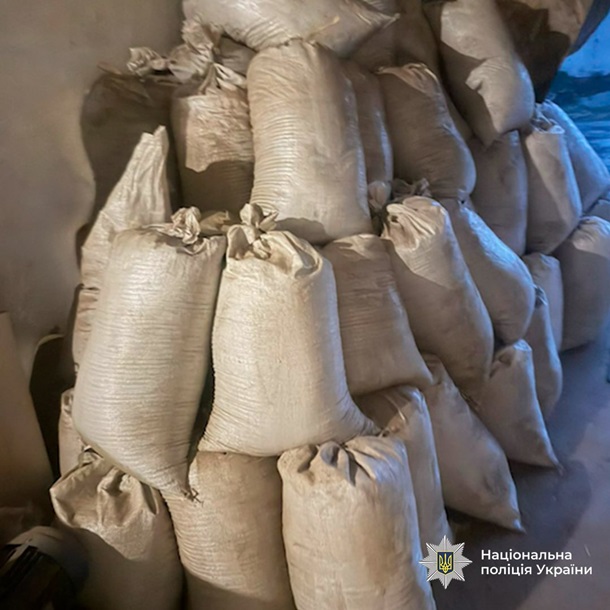 В Умани работала подпольная фабрика сигарет: полиция изъяла продукцию на 30 млн гривен