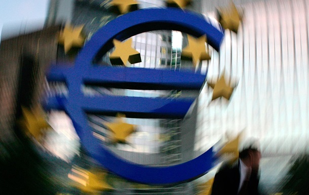 Доллар и евро подавляют гривну на межбанке