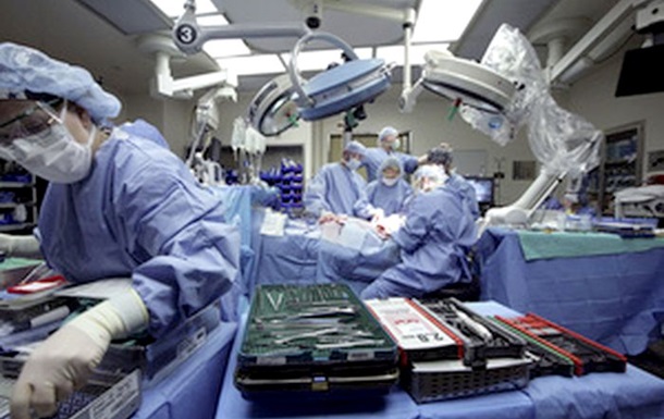 В Харькове хирургу, оставившему дренажную трубку в брюшной полости пациентки, грозит до двух лет тюрьмы