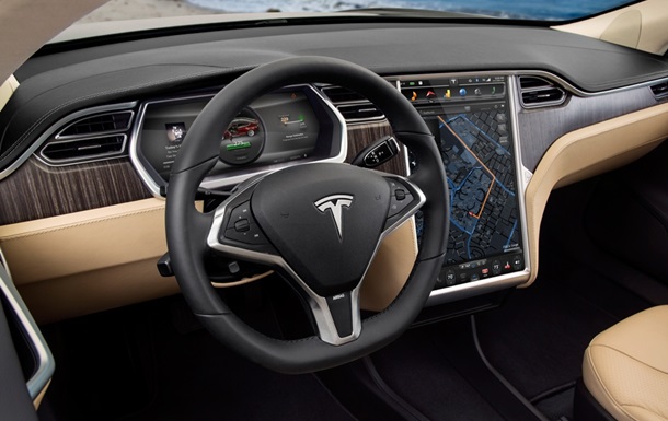 Компанія Tesla Motors переманила віце-президента Apple