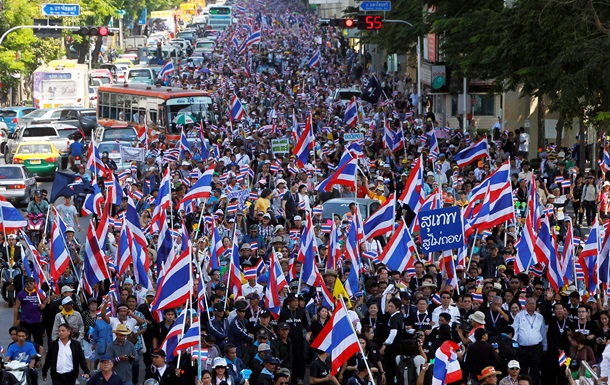 На вулиці Бангкока вийшли кілька десятків тисяч опозиціонерів