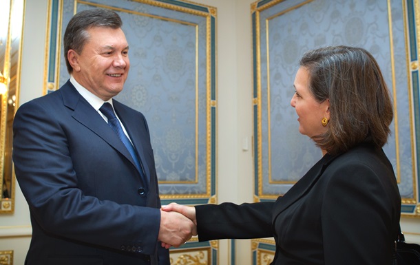 Переговори Януковича і заступника держсекретаря США тривали на дві години довше, ніж планувалося