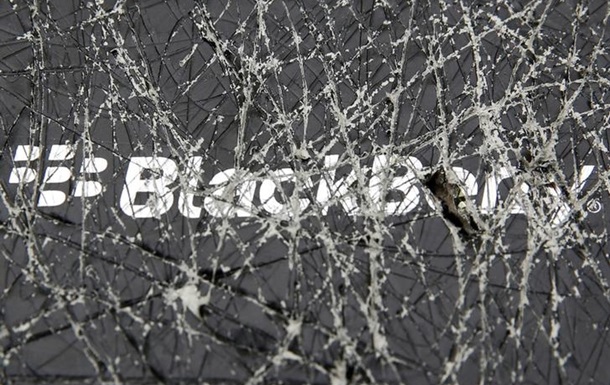 Порятунок потопаючого: BlackBerry раптово відмовилася від продажу, звільняє CEO