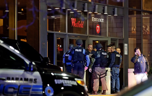 Поліція США встановила особу стрільця, який відкрив вогонь у торговому центрі