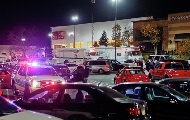 Підозрюваний у стрілянині в торговому центрі в Нью-Джерсі наклав на себе руки - ЗМІ