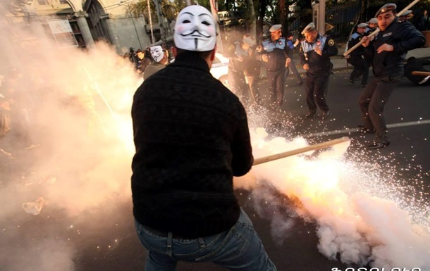 В столице Армении арестованы участники шествия Anonymous