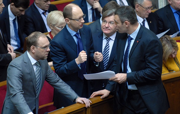 Яценюк уверяет, что никого из фракции Батьківщини исключать не будут