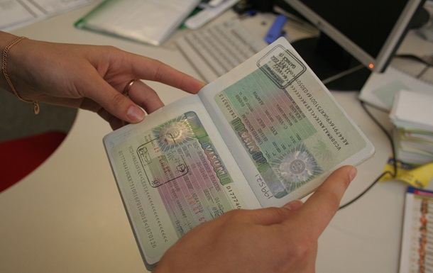 Жители Украины в прошлом году получили на 4,6% больше шенгенских виз, чем в 2011