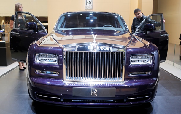 Прикрашений 446 діамантами Rolls-Royce Phantom представили в Дубаї