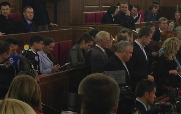 Вечірнє засідання парламенту досі не розпочалося, до Ради прийшла дочка Тимошенко