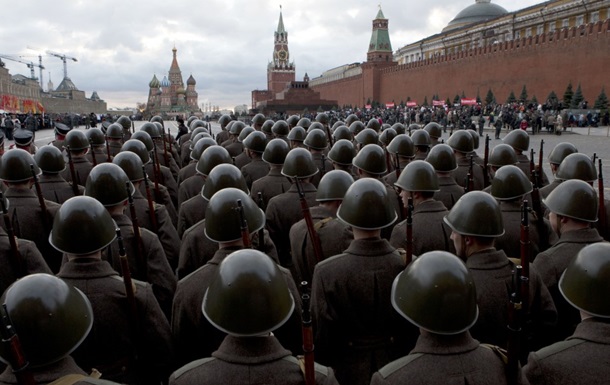 Пресса России: армия страны слишком велика?
