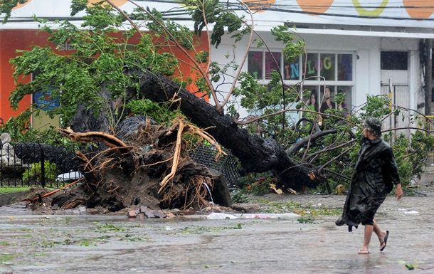 Супертайфун Хайян: через наближення стихії в Китаї оголошено жовтий рівень небезпеки