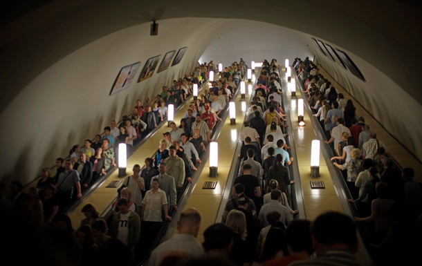 Новости метро. В Москве можно будет оплатить проезд 30-ю приседаниями, а в Минске запретят ходить по эскалаторам