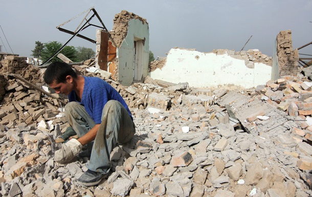 В Таджикистане землетрясение разрушило сотни домов