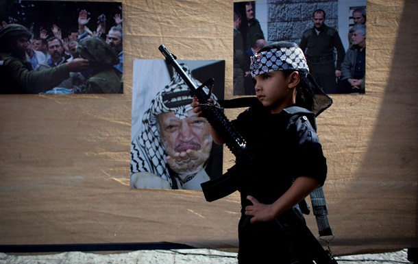 На Західному березі Йордану у роковини смерті Арафата відбулися зіткнення палестинців з ізраїльськими солдатами