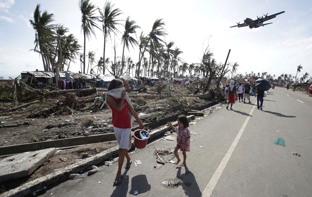 Збитки Філіппін від тайфуну Хайян оцінили у багато разів дорожче урагану Сенді для США
