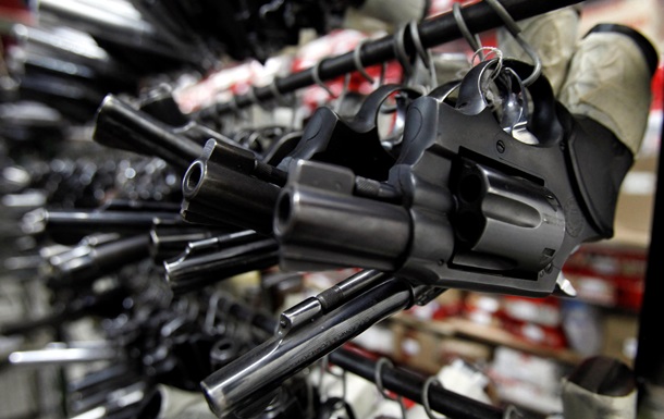 У Північній Ірландії феміністки виступили проти дозволу дітям користуватися зброєю