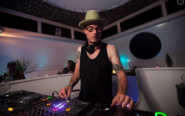 Супердиджей. Завтра в Киеве выступит основатель U.N.K.L.E. Джеймс Лавель