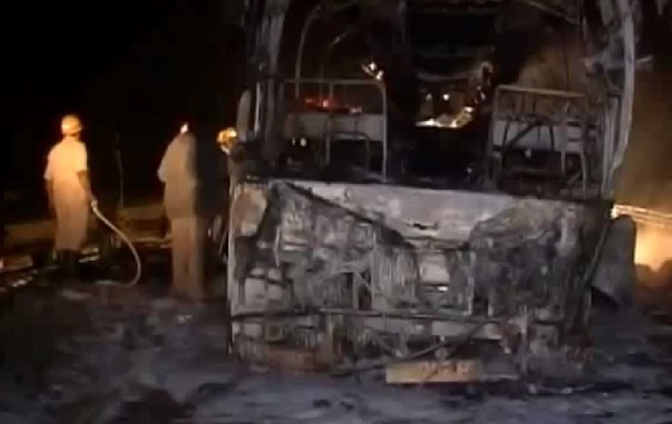 В Индии автобус врезался в разделительное ограждение, погибли 7 человек, более 40 ранены