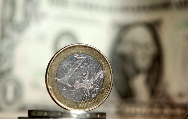 Межбанковский евро продолжил топтание на уровне 11 гривен