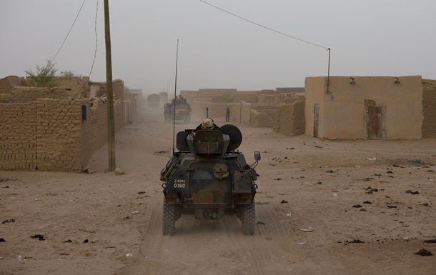 В пустыне на севере Мали французы проводят военную операцию против Аль-Каиды