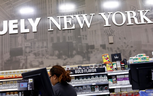 Мэр Нью-Йорка запретил продажу сигарет людям моложе 21 года