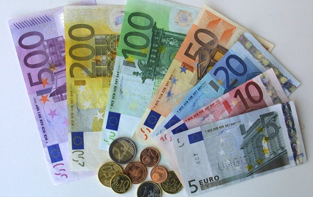 Жорстка економія: суд вирішив залишити єврочиновників без підвищення зарплат
