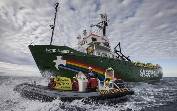 Российский суд отпустил под залог украинского повара с судна Arctic Sunrise