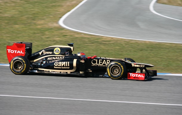 Lotus весит на хвосте Red Bull Racing.