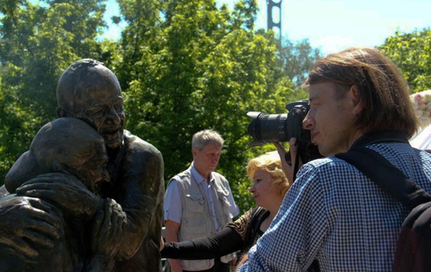 Открытие памятника  История любви  в Киеве (ВИДЕО)