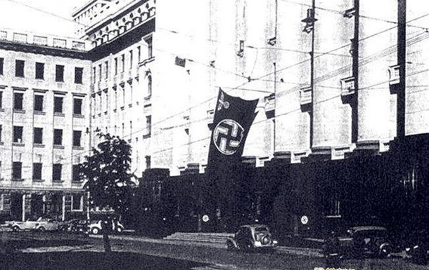 Просто історичне фото: Київ, вул. Банкова, 1942 рік.