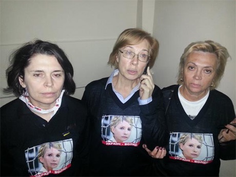 Против Денисовой взбунтовались ее работники, пока она была в душевой Тимошенко