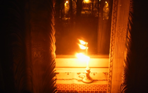 Свеча горела на окне, свеча горела...