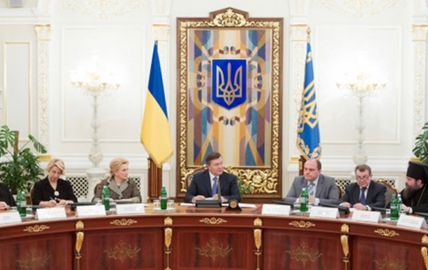 Президент Украины берет церкви в свою твердую руку