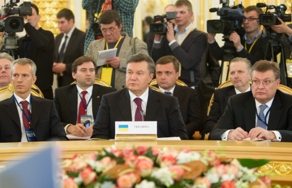 Русский язык от Януковича. Тройная игра