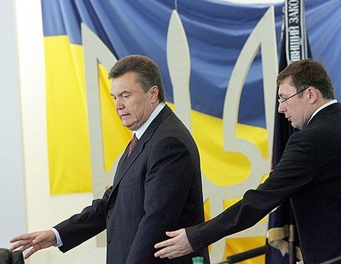 Два + четыре. Блогеры Корреспондент.net о Януковиче и Луценко