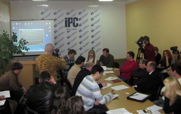 Кримська журналістка розповіла колегам про рух ЧЕСНО