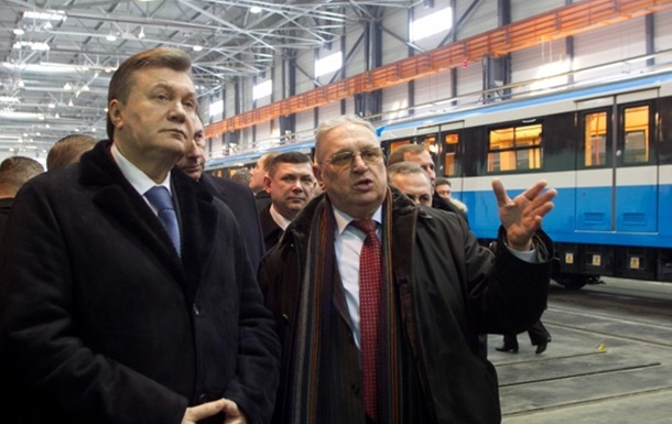 Показуха для Януковича. З Києва на завод у Крюків відправили діючі вагони метро